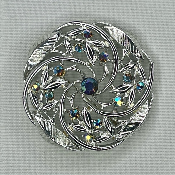 💥SALE VTG‎ AB Brooch Round Silver-tone EUC - Picture 1 of 5